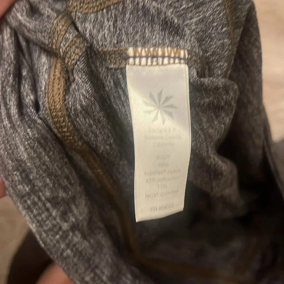 Athleta gray workout leggings in size medium capri crop pants running - Picture 8 of 10